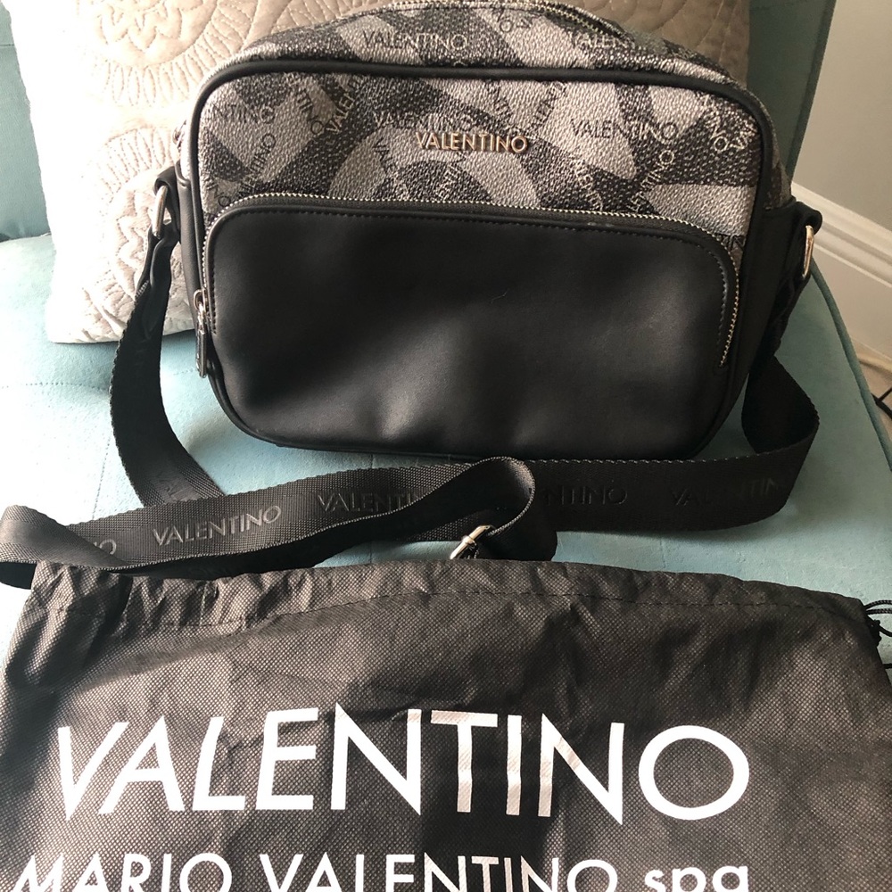 Rare Mario Valentino Bag cross body. Leather